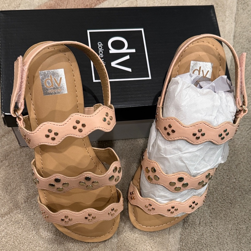 New Dolce Vita Cameron Coral Big Girl Flat Sandal.